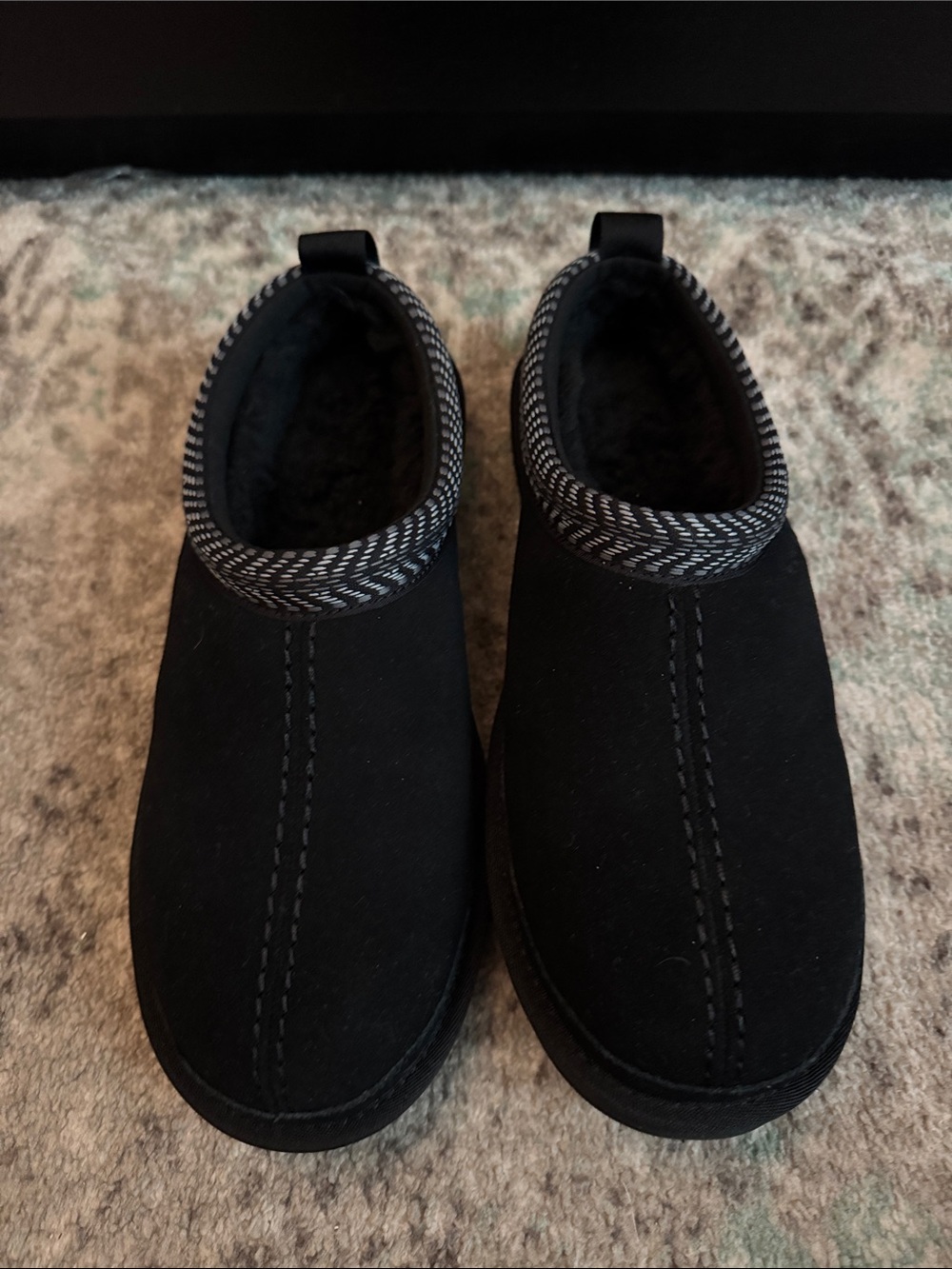 Koolaburra by Uggs Woman’s Black Slip-On Cozy Cuffed Slippers